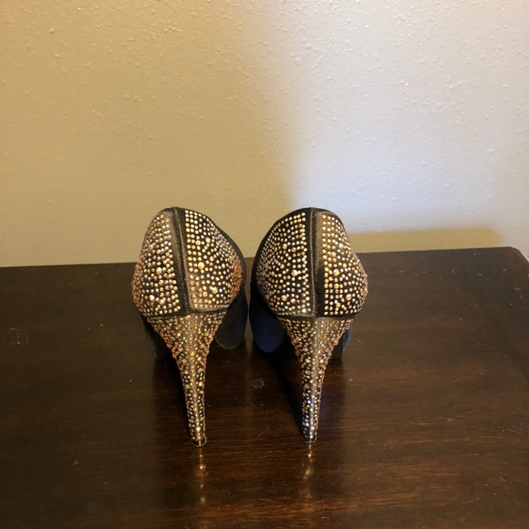 Black heels - Picture 2 of 3